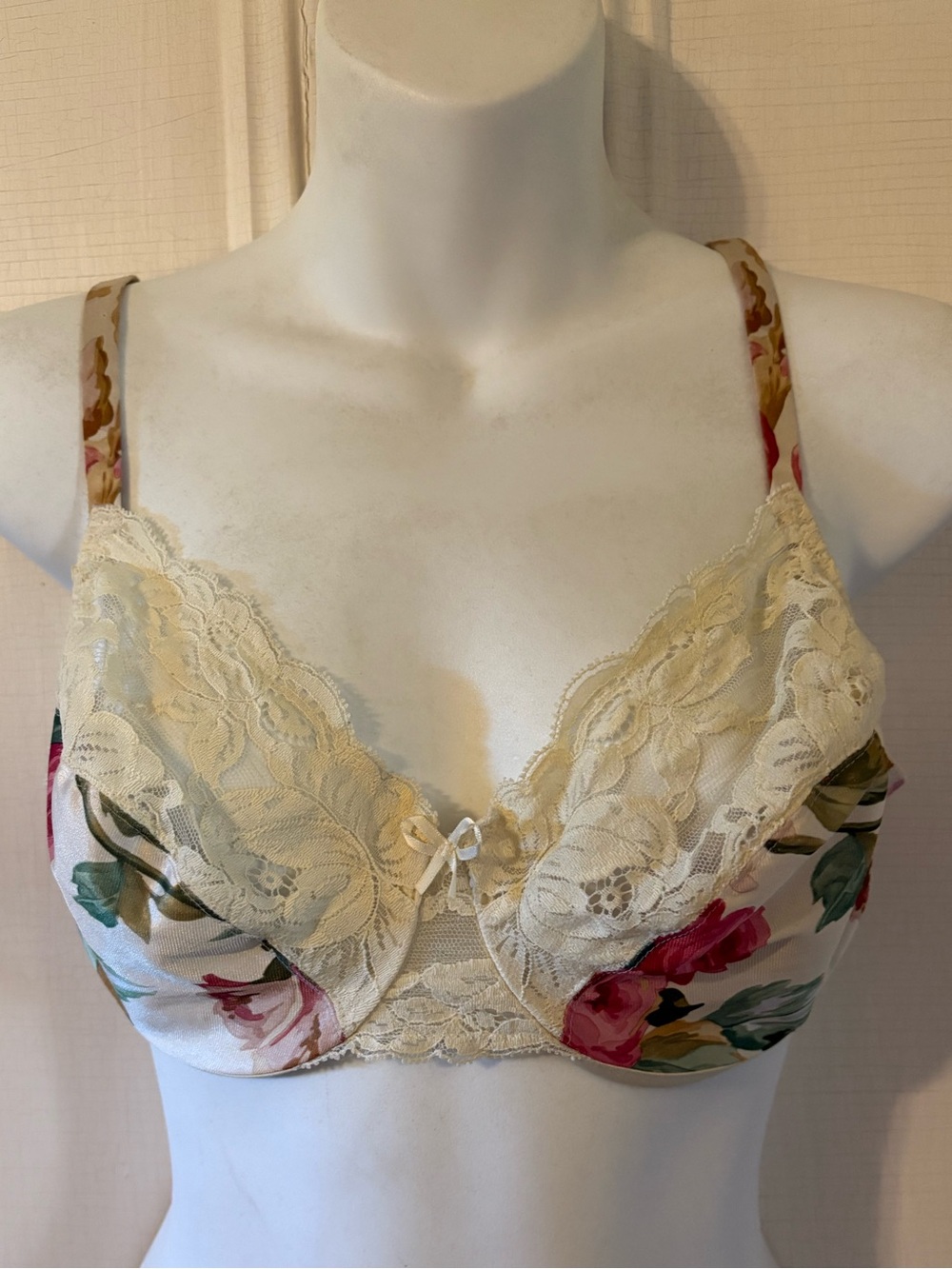 Vintage Victoria’s Secret bra 1990s made in USA 36C lace floral lingerie